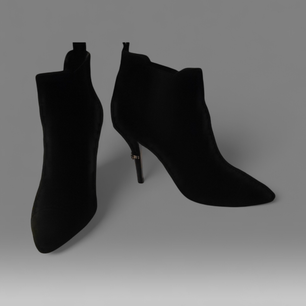 Tory Burch‎ Black Suede Ankle Booties Womens 6 Gold Logo Heel EUC Old Money Chic